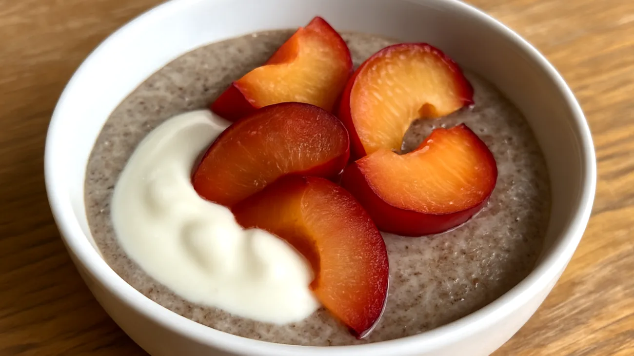 Flohsamenschalen-Pudding mit Kefir und Pflaumen"